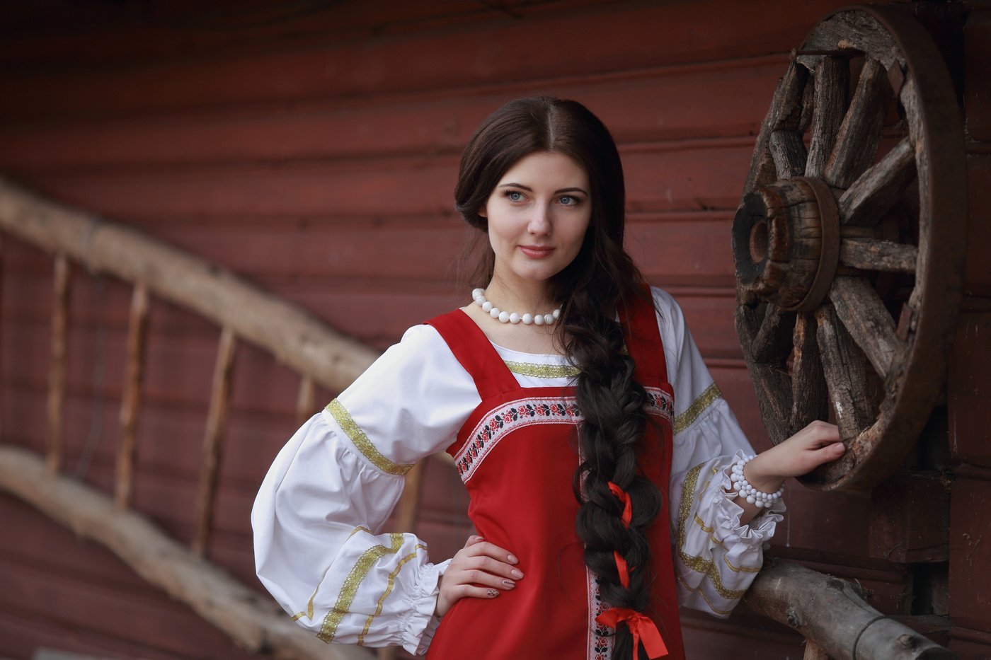 Girls in Slavic costumes in Bangi