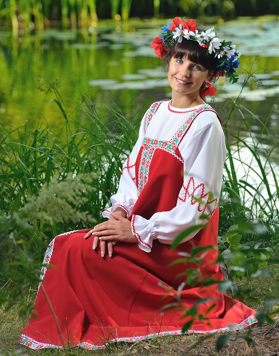 Beautiful girl Girls in Slavic costumes in Bangi
