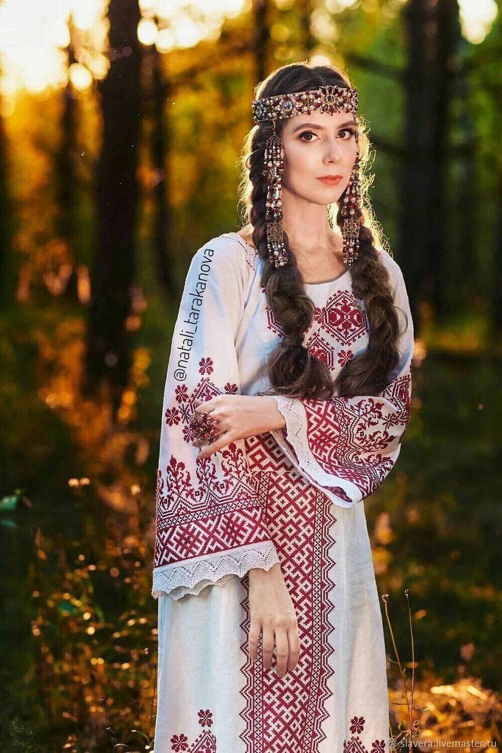 Girls in Slavic costumes in Bangi