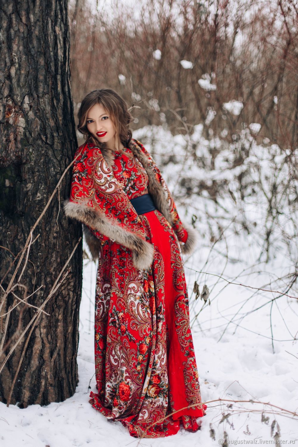 Photo Girls in Slavic costumes in Bangi
